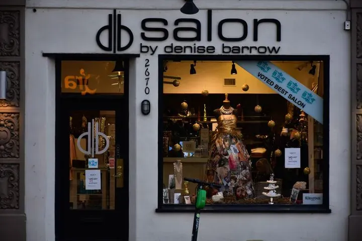 https://cdn.salonspotlight.com/photos/RoPErI4siePgIrUbFAOm/f98ff703-8fa4-4f9d-85c9-a42a8f490b25_720x720