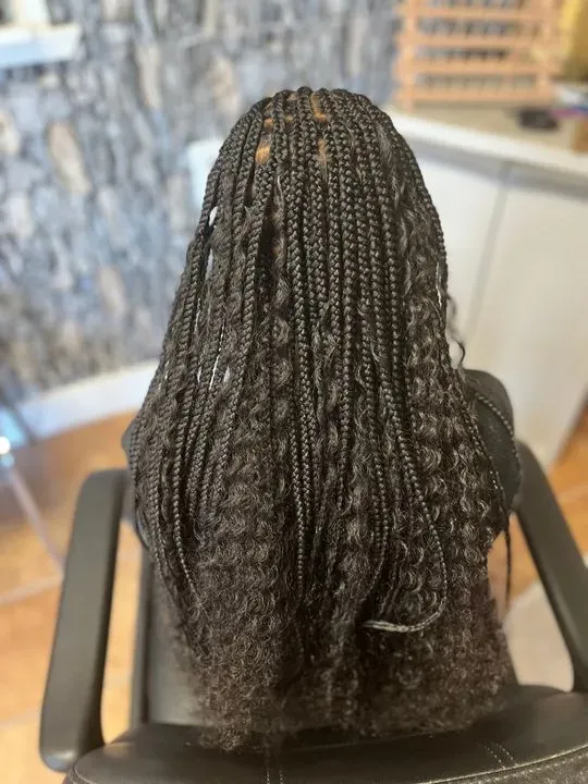 https://cdn.salonspotlight.com/photos/RpJR3NjBI4JVaCQtJvGg/336cece1-3c99-462e-959b-7c7cc85b678c_720x720
