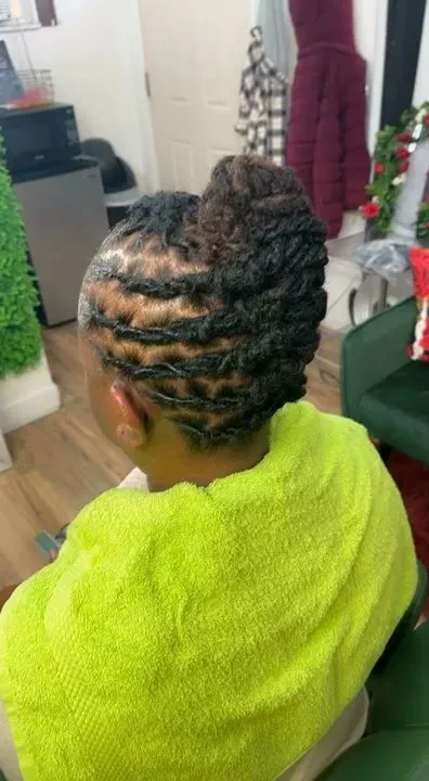 https://cdn.salonspotlight.com/photos/RpJR3NjBI4JVaCQtJvGg/a279ecca-2c32-4319-8ad5-d8ee98c26a6e_720x720