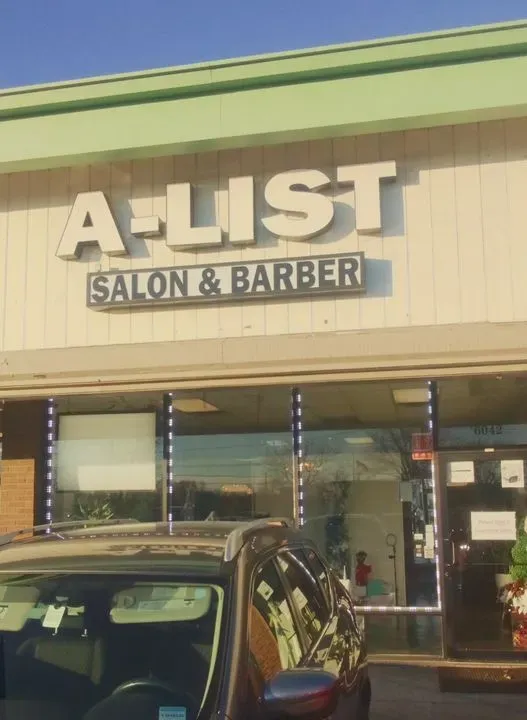 https://cdn.salonspotlight.com/photos/RqZl1f7JPPdzpA3iK6zP/e23860d9-562f-4b9b-9504-1ac09b4fdac4_720x720