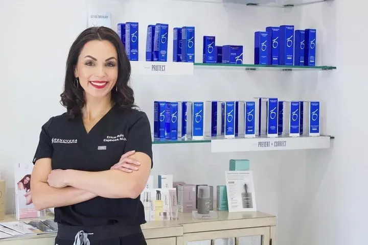 https://cdn.salonspotlight.com/photos/Rr0ULbvPW4FXH051GUzz/1b0f51af-91ab-4948-bf82-658f9145dfe5_720x720
