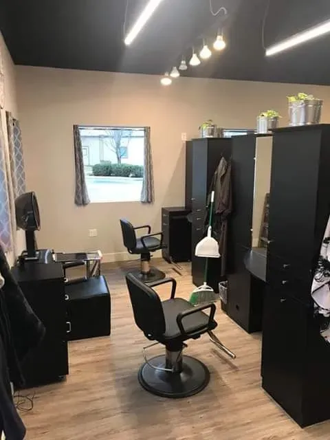 https://cdn.salonspotlight.com/photos/RsUyz7cKDVOuE6zsOXgG/d0272eaa-0b82-48d7-a231-774f46963570_720x720