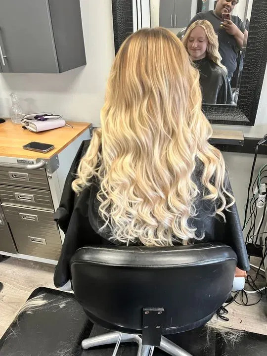https://cdn.salonspotlight.com/photos/RsjTGWOPN7SZC2Uv1eXH/37b46d82-90d9-44f8-8dd1-49969b6df32b_720x720