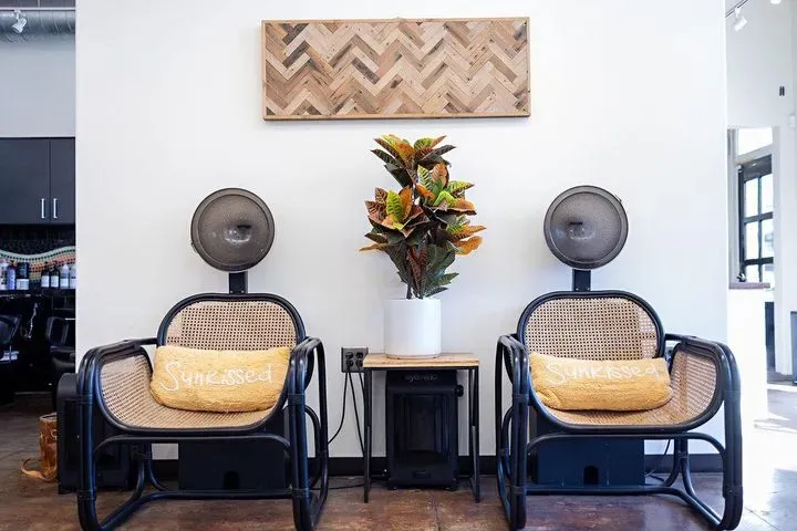 https://cdn.salonspotlight.com/photos/RtcXyrMk2JzOZSFSByzo/38cf1f42-48e8-4e02-a610-2ea2c3c035e3_720x720