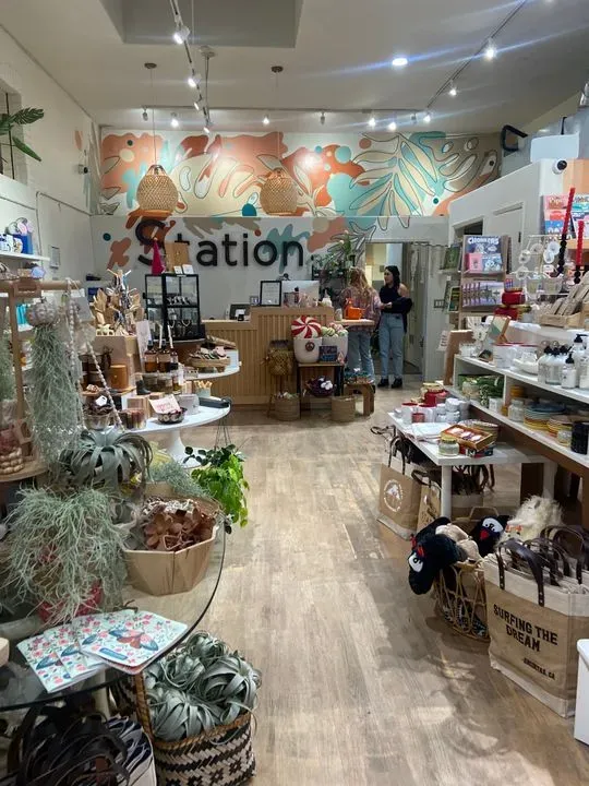 https://cdn.salonspotlight.com/photos/RtcXyrMk2JzOZSFSByzo/c0a49ef0-8ac2-4a47-b6e7-0d4600b87341_720x720