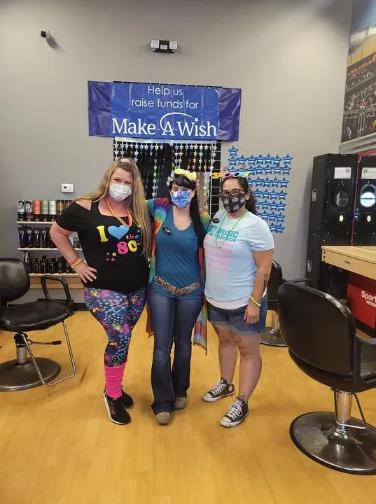 https://cdn.salonspotlight.com/photos/RttNCCJ5Vin1tOsVt5jX/55b90065-bd5f-455c-84c1-d89dc18d3085_720x720