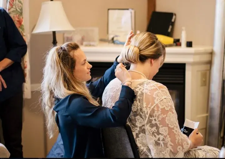 https://cdn.salonspotlight.com/photos/RuH541B7mUSgyBb9u37F/8a004c95-a8c7-443a-bf0c-3f57c5324569_720x720