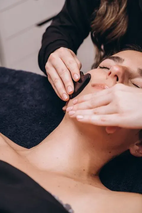 https://cdn.salonspotlight.com/photos/RuWB02kCpixTLNd6lmxE/33fa614e-774a-46e0-9fdd-bb399cd0a707_720x720