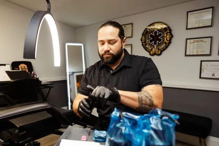 https://cdn.salonspotlight.com/photos/RuWB02kCpixTLNd6lmxE/c7a5bc8b-9993-41cf-86ed-3bffa8ce94c2_720x720