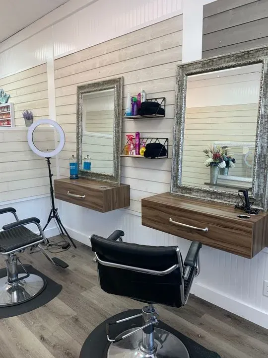 https://cdn.salonspotlight.com/photos/RuaPmnTHiR5bMnB3Z456/0d6f5cb0-fbb5-4f8b-ab09-1f36a89195fd_720x720