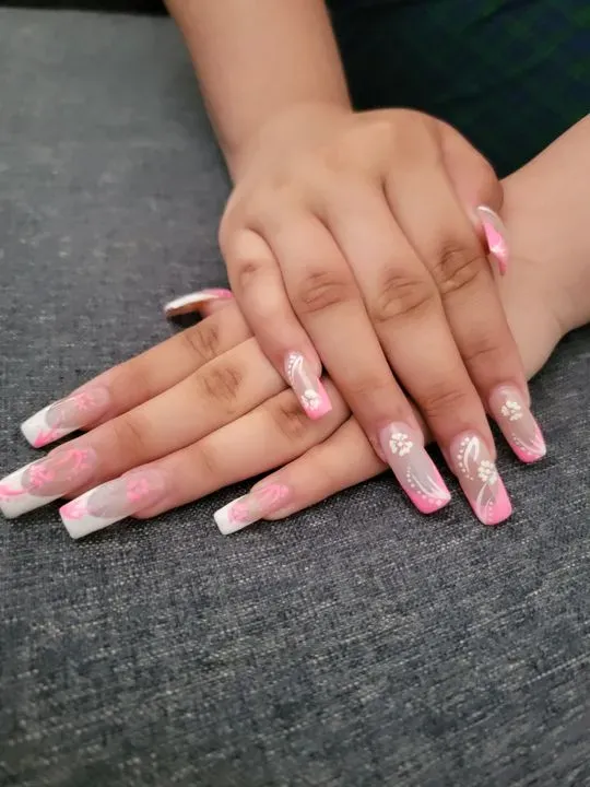 https://cdn.salonspotlight.com/photos/RuaPmnTHiR5bMnB3Z456/2d141e89-f2d6-4156-a6a4-59e62fe8b9b2_720x720
