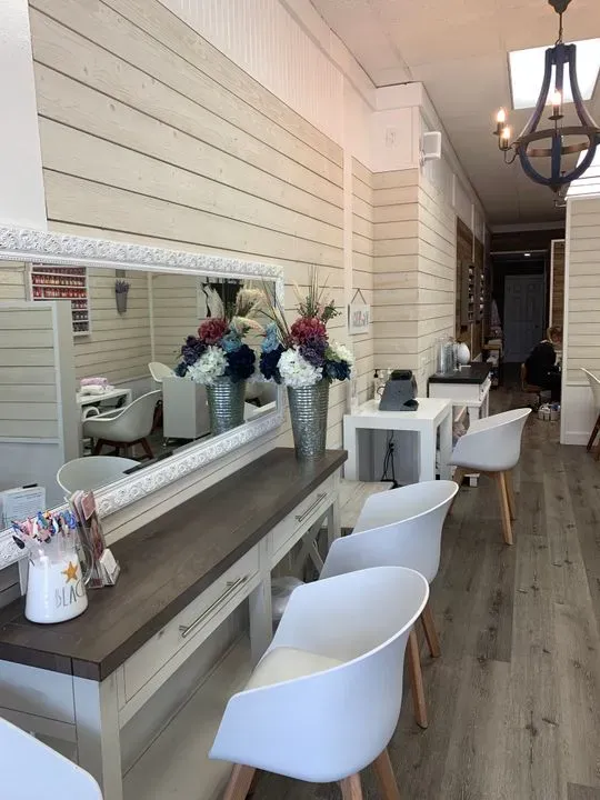 https://cdn.salonspotlight.com/photos/RuaPmnTHiR5bMnB3Z456/56238707-25bd-433e-a38e-e6c0213d83f8_720x720