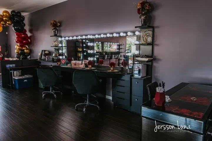 https://cdn.salonspotlight.com/photos/Ruk84HgfcFCzPO9YNNPG/9cec716e-1497-4a9c-9f5d-e477306cf078_720x720