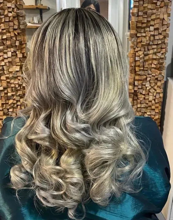https://cdn.salonspotlight.com/photos/Ruk84HgfcFCzPO9YNNPG/e7818d52-1e04-4abc-ae73-5ca556ed4381_720x720