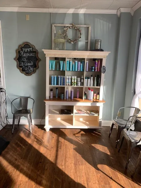 https://cdn.salonspotlight.com/photos/RwOZarsmiESBKnQQm3Z8/7ecf9af6-e0c8-40fb-b5f0-b1748e7297b1_720x720