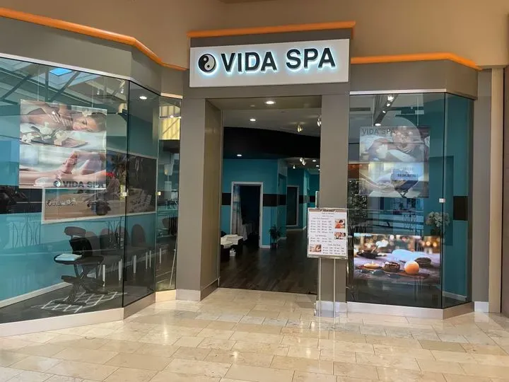 https://cdn.salonspotlight.com/photos/RxZ8d6ngp9s1NPJsMHEP/5b439a67-0a33-4715-a7b4-f25a9b99201b_720x720