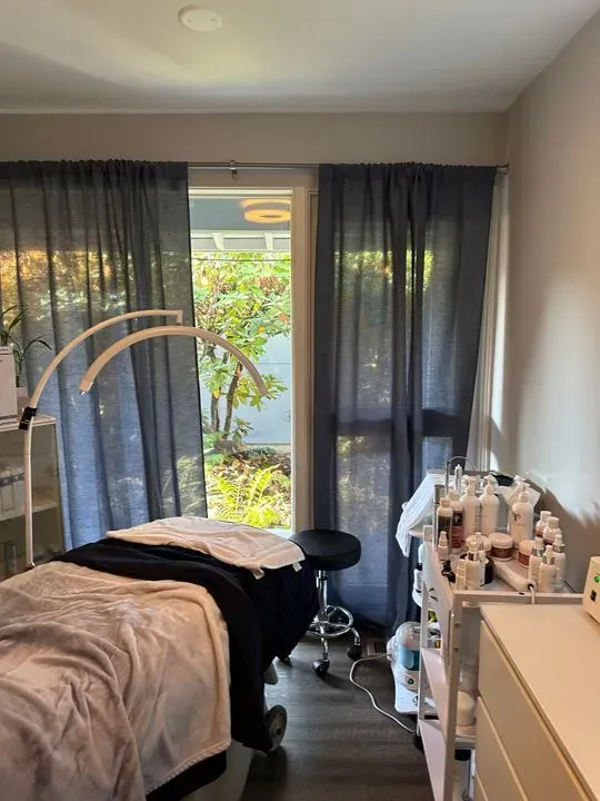 https://cdn.salonspotlight.com/photos/Rxure2OPYk7CMlaQ4b85/82fdb538-cfe0-4e1d-bfd6-451fc3f9e299_720x720