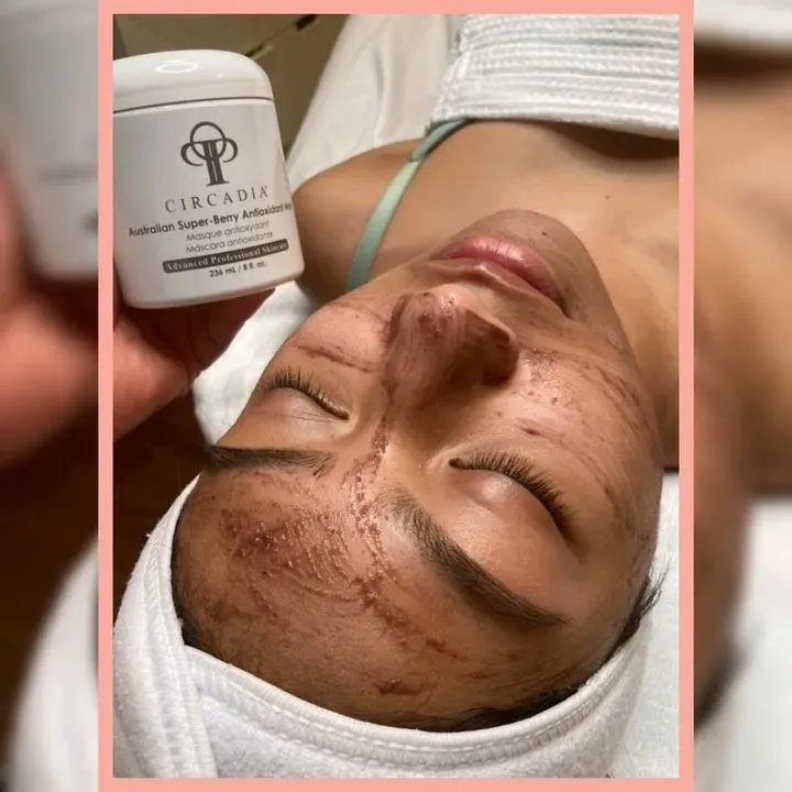 https://cdn.salonspotlight.com/photos/Rxure2OPYk7CMlaQ4b85/c8bc6a8d-51fd-4aae-9132-289e7058a997_720x720