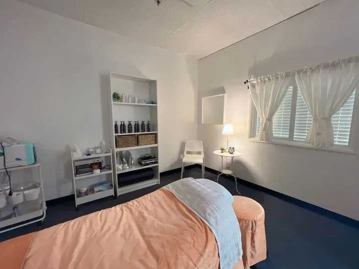 https://cdn.salonspotlight.com/photos/Ry9jIlIlzm1L6Cfck8Gp/09118e53-6d6a-4aab-9c92-f62a501077a7_720x720