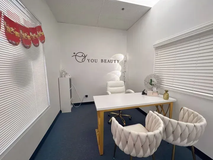 https://cdn.salonspotlight.com/photos/Ry9jIlIlzm1L6Cfck8Gp/74d8c864-91e3-43cd-924a-b8c51e331fb6_720x720
