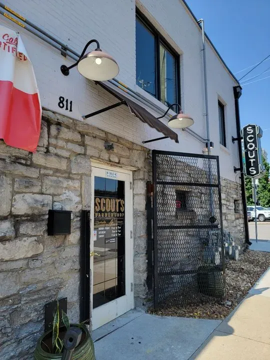 https://cdn.salonspotlight.com/photos/Rz3EfQjgFYpPkOzPREra/e9a6a93c-6692-4db5-8c07-9b6f96abc4ae_720x720