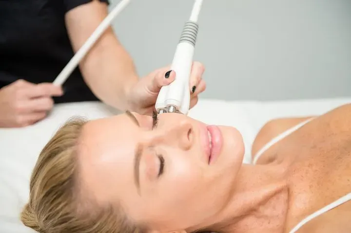 https://cdn.salonspotlight.com/photos/RzpHCOkJXzKMlkn0V11N/6c8ff9e5-278e-4ed4-a5bf-576e1091fa47_720x720