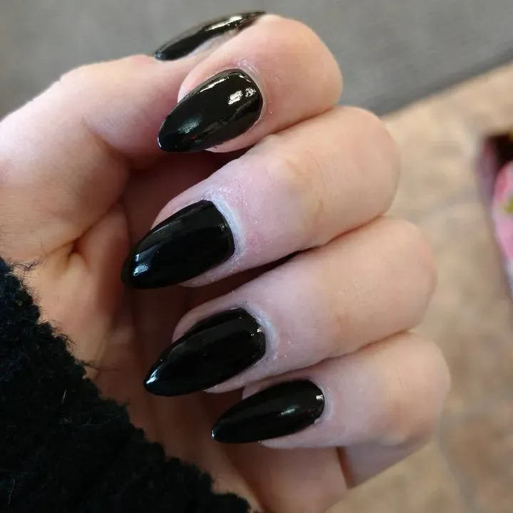 https://cdn.salonspotlight.com/photos/S0Qp50WD7UrcEFDnUDT5/46eeca50-513b-4bab-9a15-eed02d897955_720x720