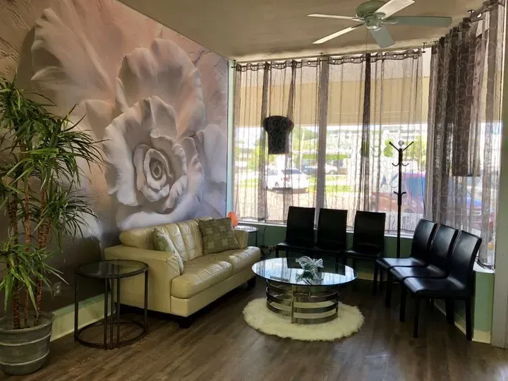 https://cdn.salonspotlight.com/photos/S2mKQOG5oR7FhdkGP2GC/845dc551-b99d-490b-8363-dd6c954e38e6_720x720