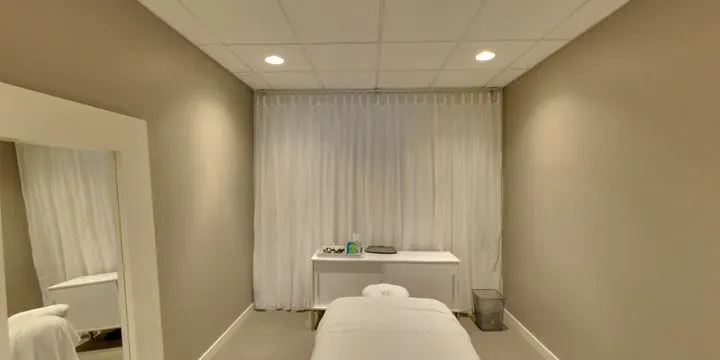https://cdn.salonspotlight.com/photos/S3ULEW4JRoc76xUR3wZ1/02ba64f7-151e-42b1-ba2c-a15976af031c_720x720