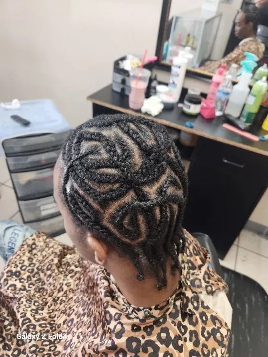 https://cdn.salonspotlight.com/photos/S4sXrgopHIn0TfrS9dN3/91b55476-5458-447c-9707-e613a3ffd291_720x720