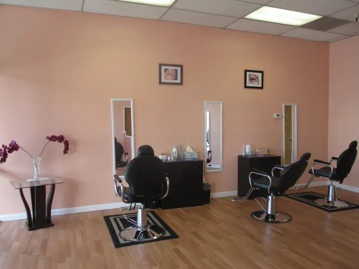 https://cdn.salonspotlight.com/photos/S63keV7Kckx9AoNpJ9Bv/4ba19561-733b-4e8d-a663-5b461e428ee0_720x720