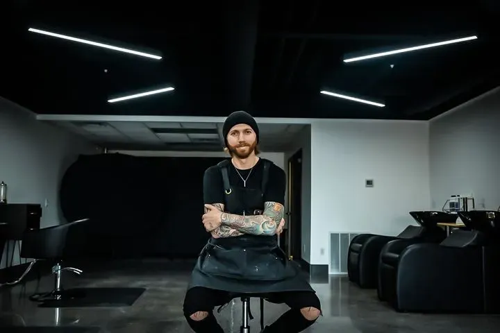 https://cdn.salonspotlight.com/photos/S6YoQax3Gy74y3NvIoGU/0b360f83-b3f0-4c7a-b13b-4779e6fa8dd7_720x720