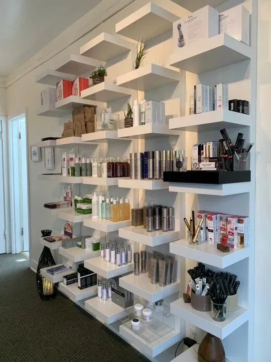https://cdn.salonspotlight.com/photos/S72qJTxYjsh7ttjtv14Z/749a740b-e01d-4c8b-834c-04e0706aca75_720x720