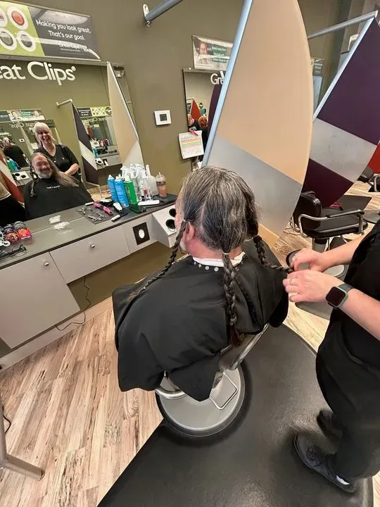 https://cdn.salonspotlight.com/photos/S7CpAU7UjpaOLSlCRmzG/9ebf85a3-be9b-4b38-ab2e-87c84ace3fba_720x720