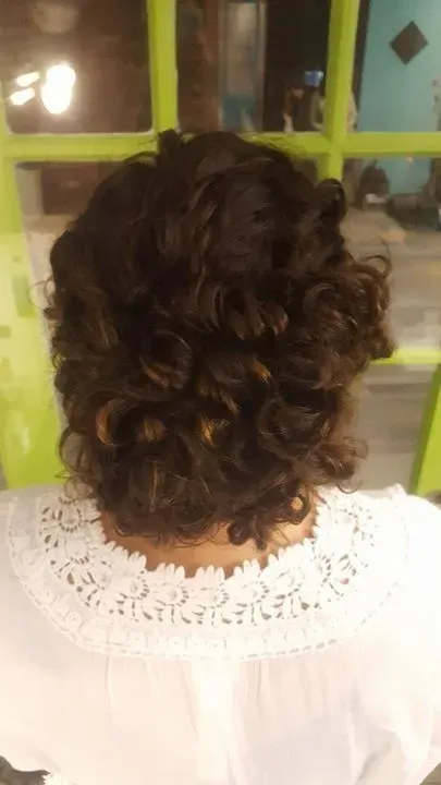 https://cdn.salonspotlight.com/photos/S8gfHsDweifvNoyvgNcb/7c5efc9f-29ee-4ba3-aca4-330360a0b337_720x720