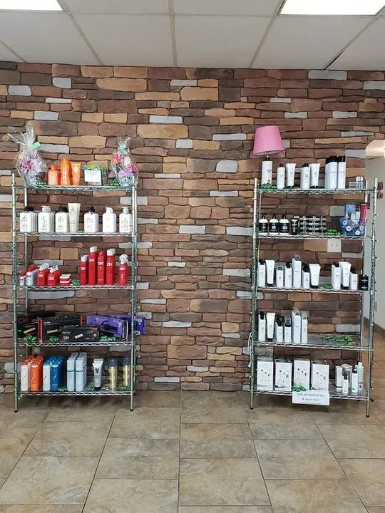 https://cdn.salonspotlight.com/photos/S8gfHsDweifvNoyvgNcb/f10dd81c-96da-4105-aec4-3697ffb5fa84_720x720