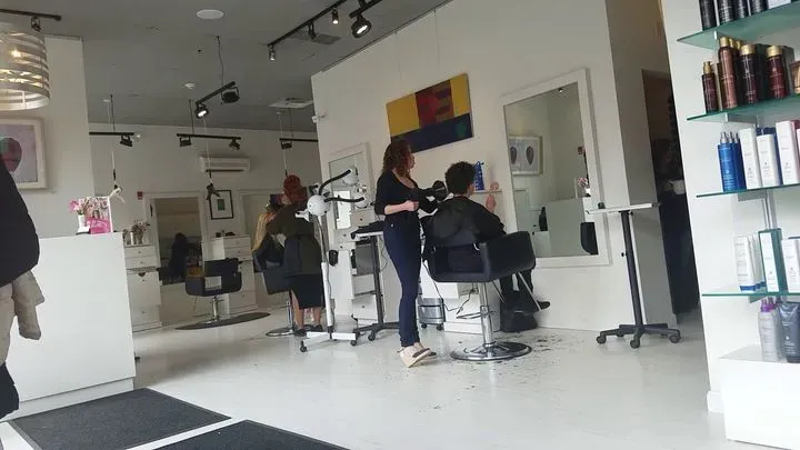 https://cdn.salonspotlight.com/photos/S949ssHs9CwIiPpKiFg7/0bd0a713-56ca-40a7-b3bc-fcf015925946_720x720