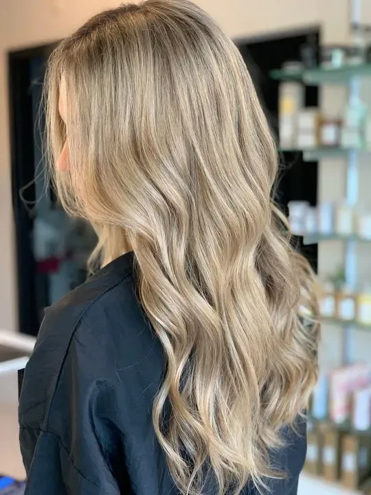 https://cdn.salonspotlight.com/photos/S949ssHs9CwIiPpKiFg7/c84367a8-0069-4d20-ac87-24f0bea6ef39_720x720