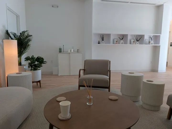 https://cdn.salonspotlight.com/photos/SAYblkryRp76e6RgtbEI/4d26bde1-3f5b-41b1-a045-baae402dcfb3_720x720