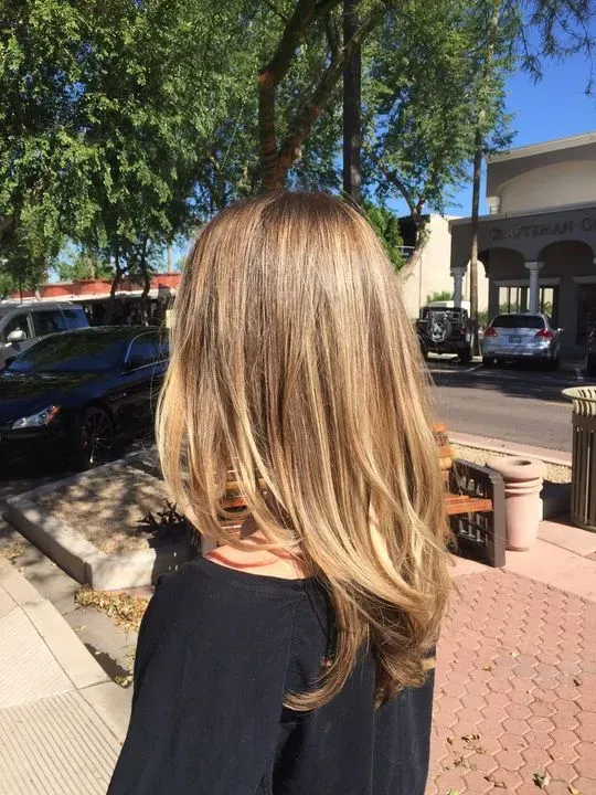 https://cdn.salonspotlight.com/photos/SBR5n7xGrSUpT8SZI70h/0882a926-6f64-4c17-9adf-d173725f46d8_720x720