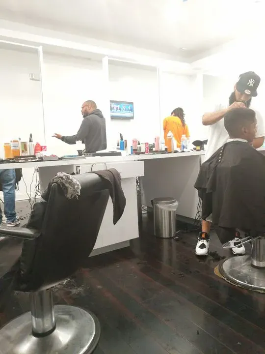 https://cdn.salonspotlight.com/photos/SDIRwMlcrBp8SzAtoRg4/4188e849-cef0-4285-bb29-02c5917ae6b1_720x720