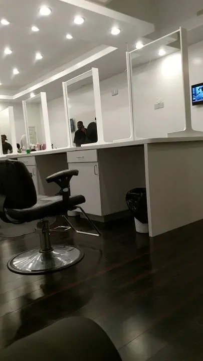 https://cdn.salonspotlight.com/photos/SDIRwMlcrBp8SzAtoRg4/95183067-2bce-4989-9a2f-8721ccaa8d04_720x720