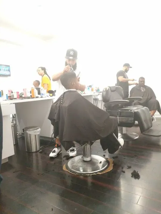 https://cdn.salonspotlight.com/photos/SDIRwMlcrBp8SzAtoRg4/97dbdc19-566a-41e5-a66a-fdf9dddbc7f0_720x720