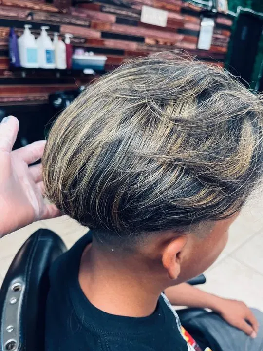 https://cdn.salonspotlight.com/photos/SEAYUYMMH9ROomteGlSQ/2c59bd40-7c14-4060-9df1-eeefd16fa9b1_720x720