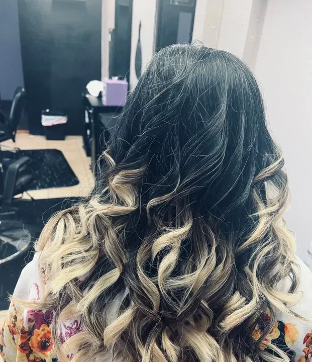 https://cdn.salonspotlight.com/photos/SEAYUYMMH9ROomteGlSQ/ee7d37b2-7efb-4b1d-9376-0990b736dedc_720x720
