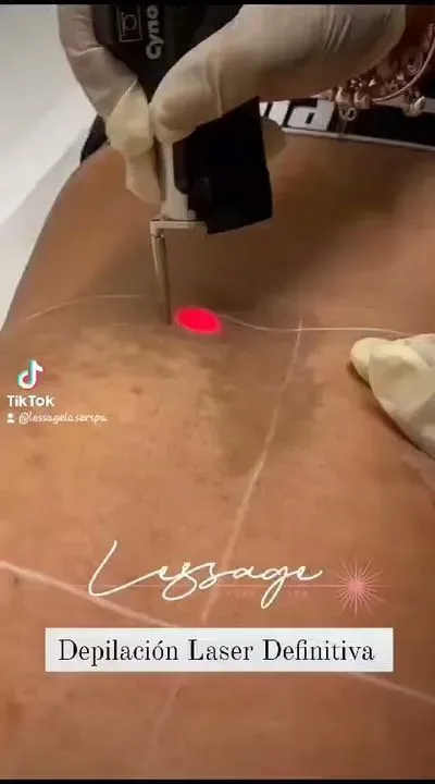 https://cdn.salonspotlight.com/photos/SEaqyTOE2PvjLou5RQju/cb2fbcf5-e8ff-4104-b267-e436b71c0876_720x720
