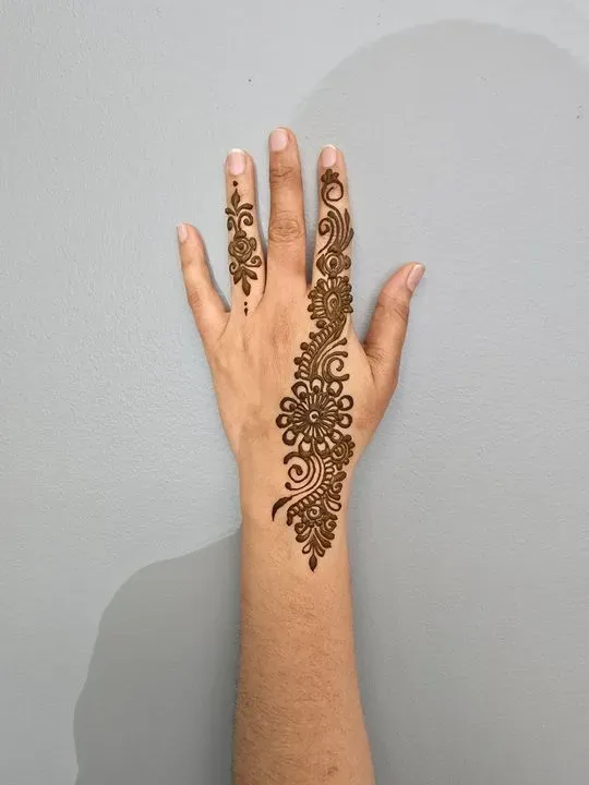 https://cdn.salonspotlight.com/photos/SEpX7pRWDnexsYVDgrR2/4288f9e1-e683-4db3-b513-cf4b6556e4ee_720x720