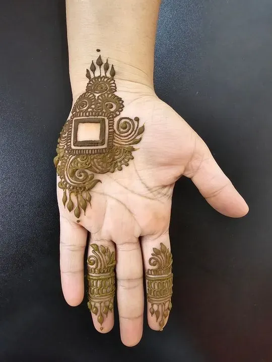 https://cdn.salonspotlight.com/photos/SEpX7pRWDnexsYVDgrR2/8e65ae4a-b8e3-4f35-859d-fa9de3cb57df_720x720