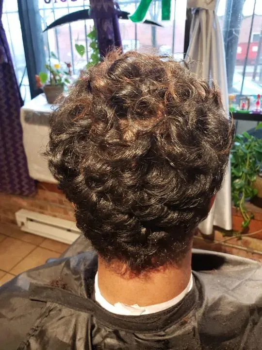 https://cdn.salonspotlight.com/photos/SK7uSV6F88Ratl459WjY/c3d2aeea-329d-4b55-b1bc-6cd9bc87a210_720x720