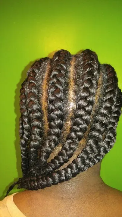 https://cdn.salonspotlight.com/photos/SK7uSV6F88Ratl459WjY/c8a6be23-76c6-48f7-9a57-e9d72e9e6633_720x720